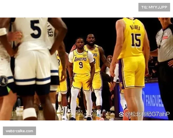 勇士迎战开拓者季前赛焦点战 库里缺席格林复出引球迷热议 勇士迎战开拓者季前赛焦点战 库里缺席格林复出引球迷热议