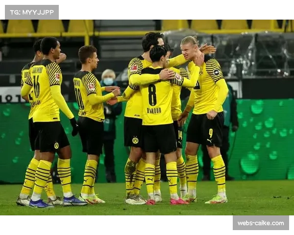 多特蒙德2-0门兴格拉德巴赫,布兰特凌空斩破门 多特蒙德2-0门兴格拉德巴赫,布兰特凌空斩破门